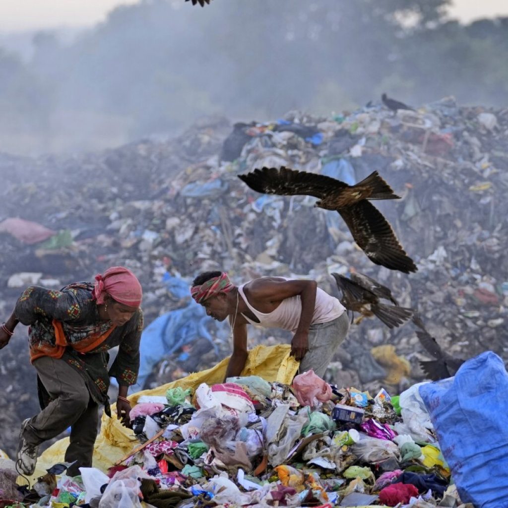 For India’s garbage pickers, a miserable and dangerous job made worse by extreme heat