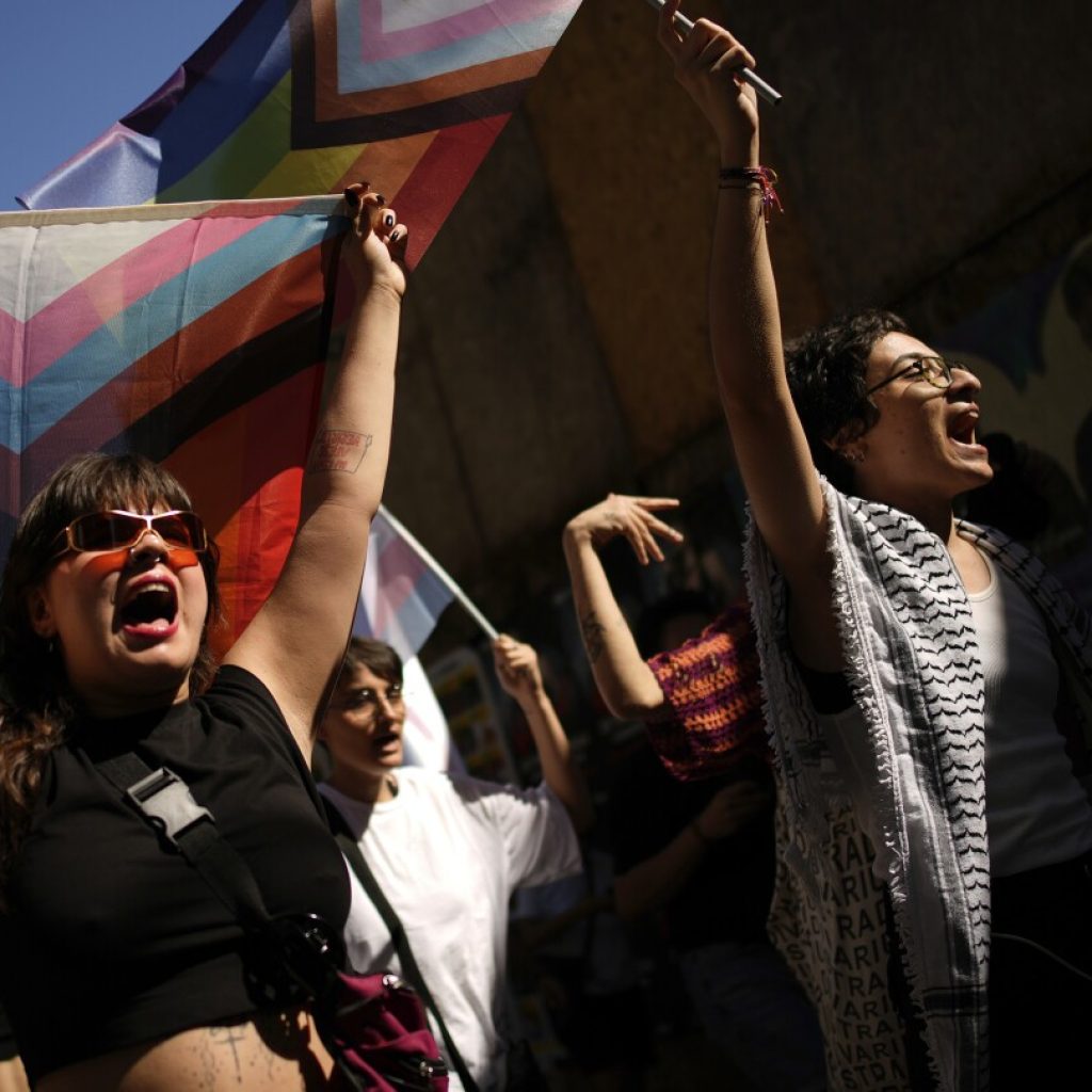Impromptu LGBTQ+ protest in Istanbul after governor bans Pride march