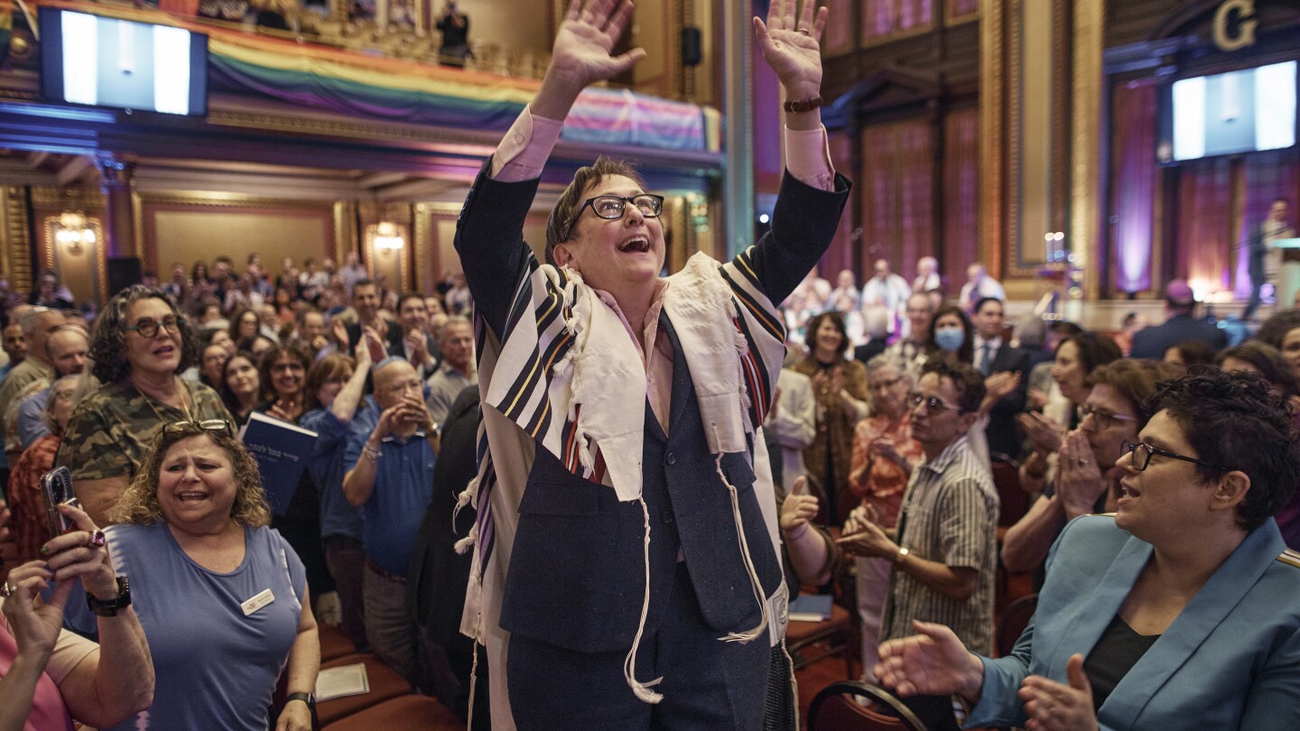 After 32 years as a progressive voice for LGBTQ Jews, Rabbi Sharon Kleinbaum heads into retirement