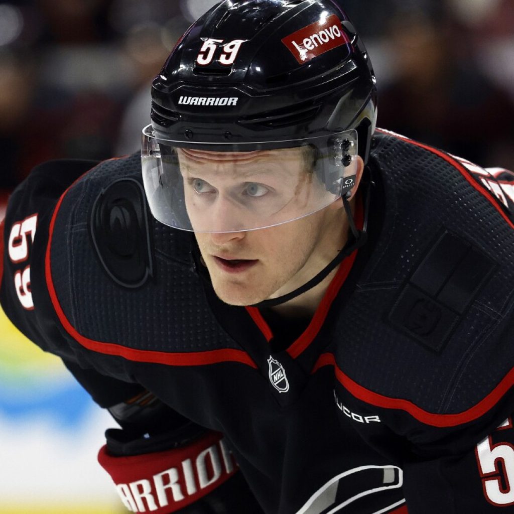 Jake Guentzel signs with the Lightning hours before NHL free agency opens