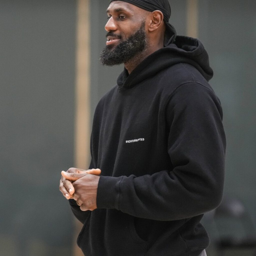 LeBron James agrees to a 2-year extension with the Los Angeles Lakers, AP source says