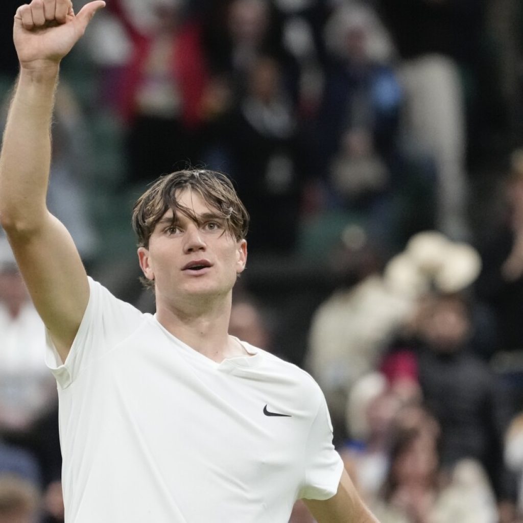 Britain’s top players at Wimbledon stick to tennis on UK election day