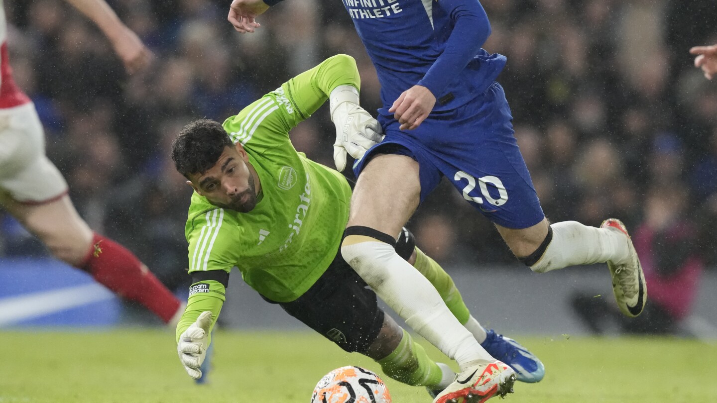 Arsenal signs goalkeeper David Raya from Brentford after he played on loan last season