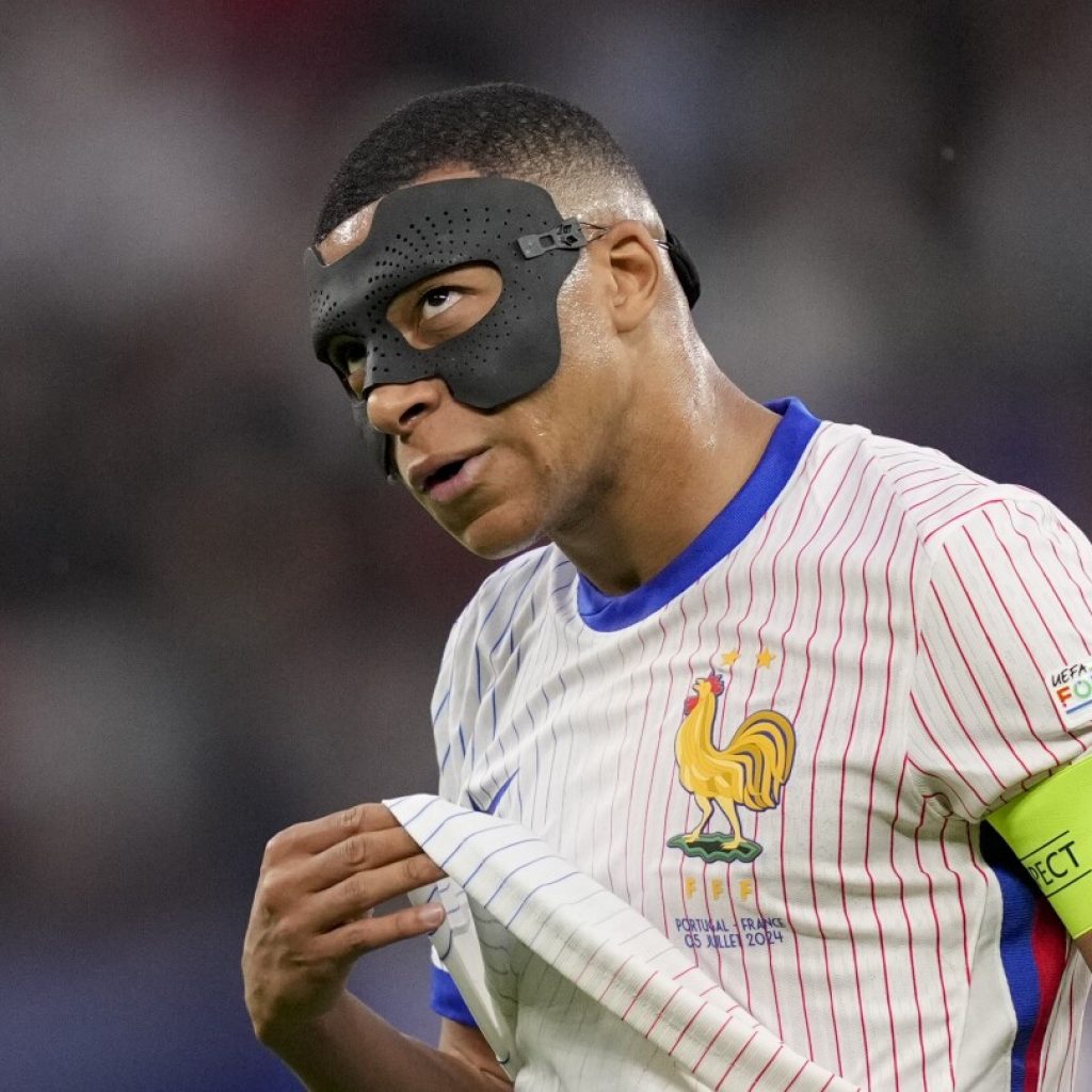 Kolo Muani has tried Mbappé’s protective mask and it was an eye-opener: ‘You really see nothing’