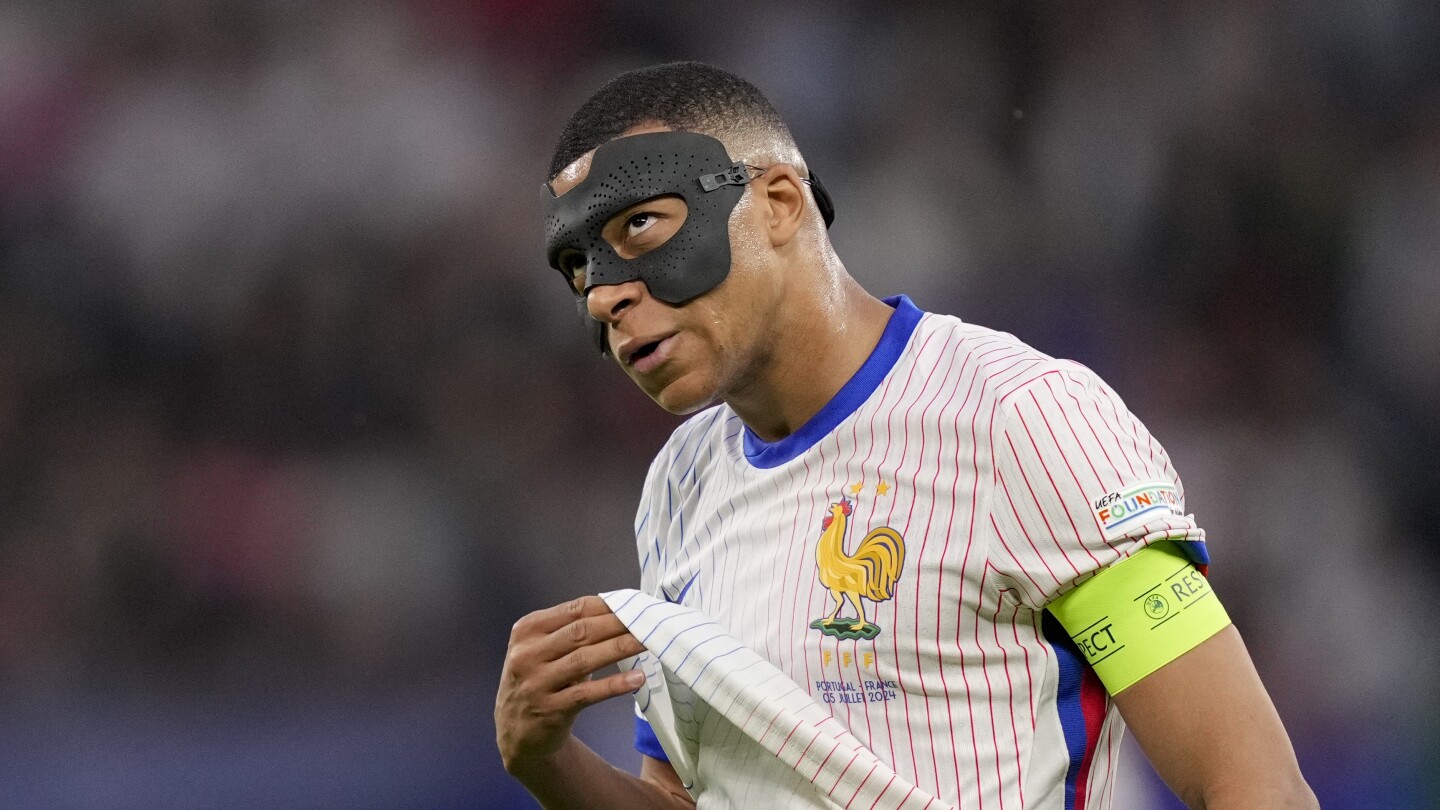 Kolo Muani has tried Mbappé’s protective mask and it was an eye-opener: ‘You really see nothing’