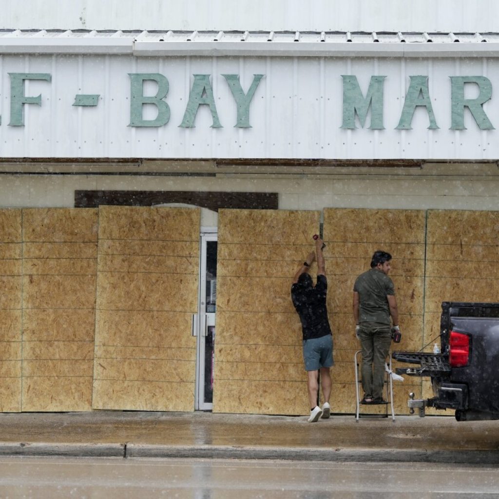 Beryl regains hurricane strength as it bears down on southern Texas