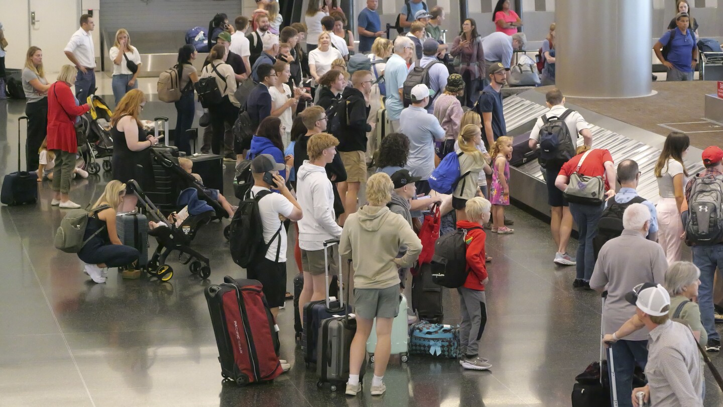 Air travel is getting worse. That’s what passengers are telling the US government