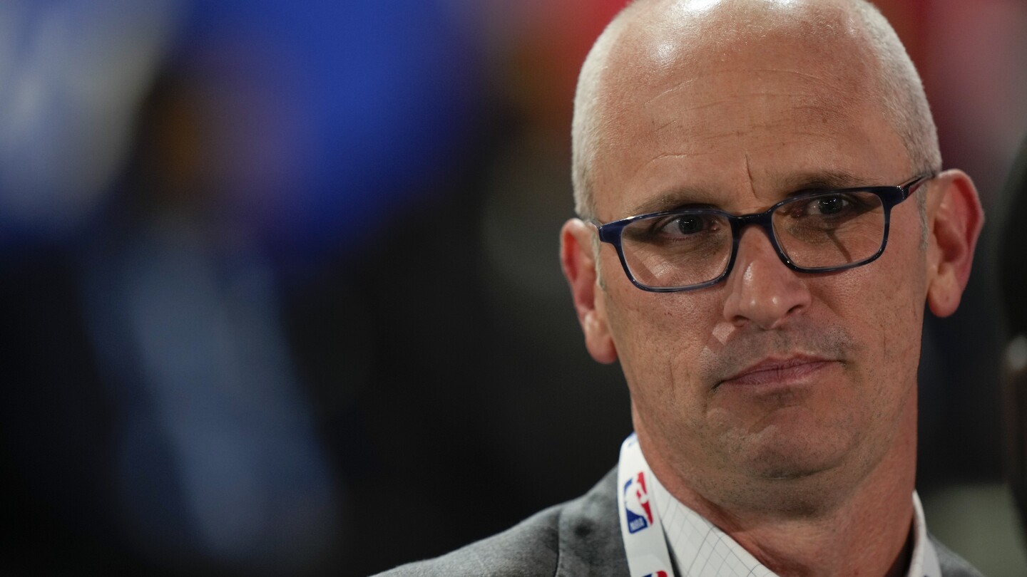 UConn, coach Dan Hurley agree to 6-year, $50 million deal a month after he spurned offer from Lakers