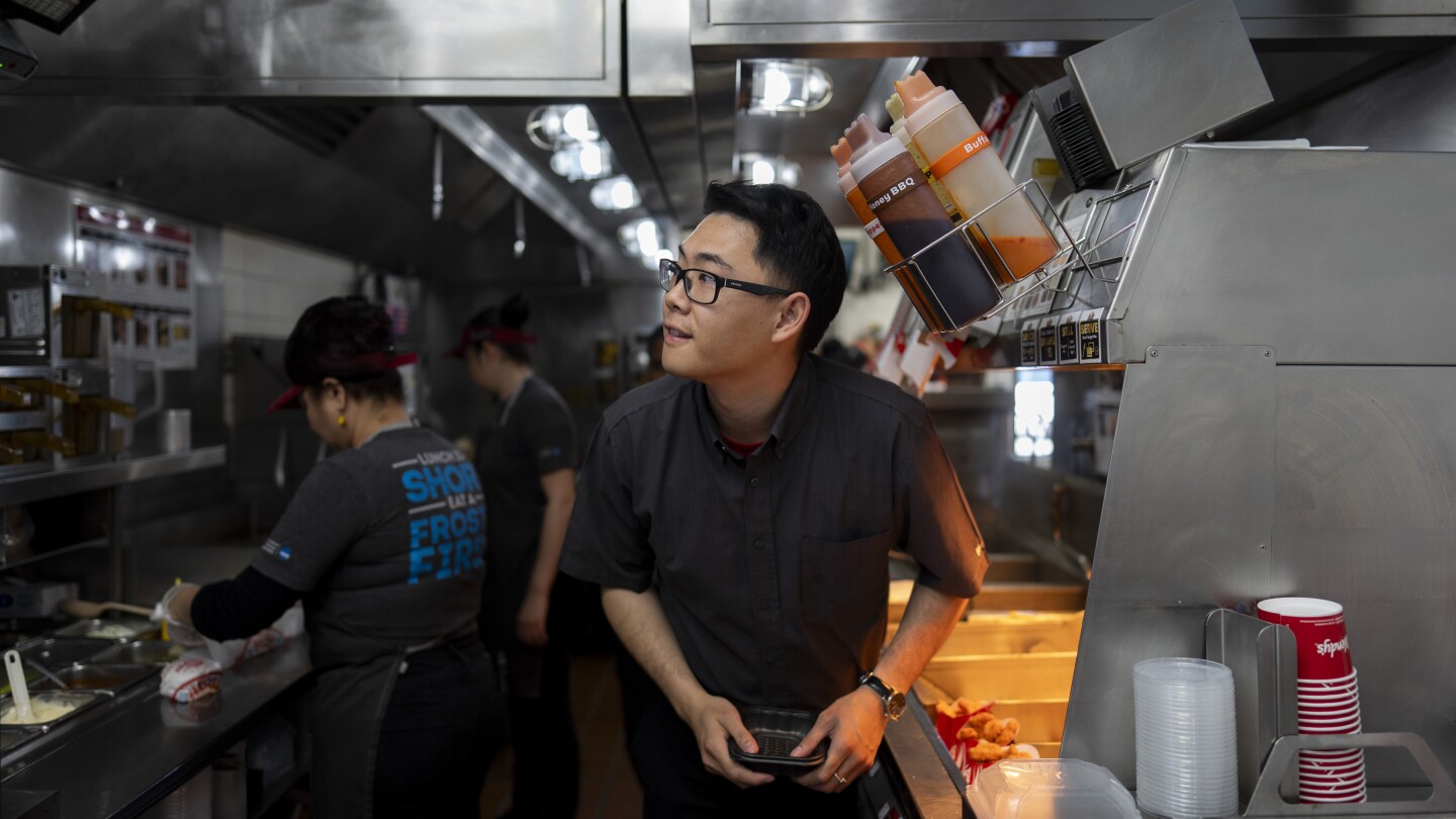 California fast food workers now earn $20 per hour. Franchisees are responding by cutting hours.