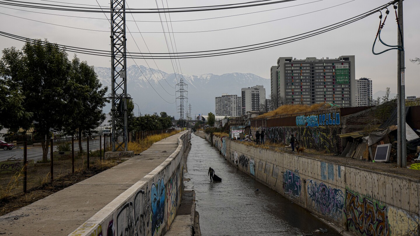 Chileans confront a homelessness crisis, a first for one of South America’s richest countries