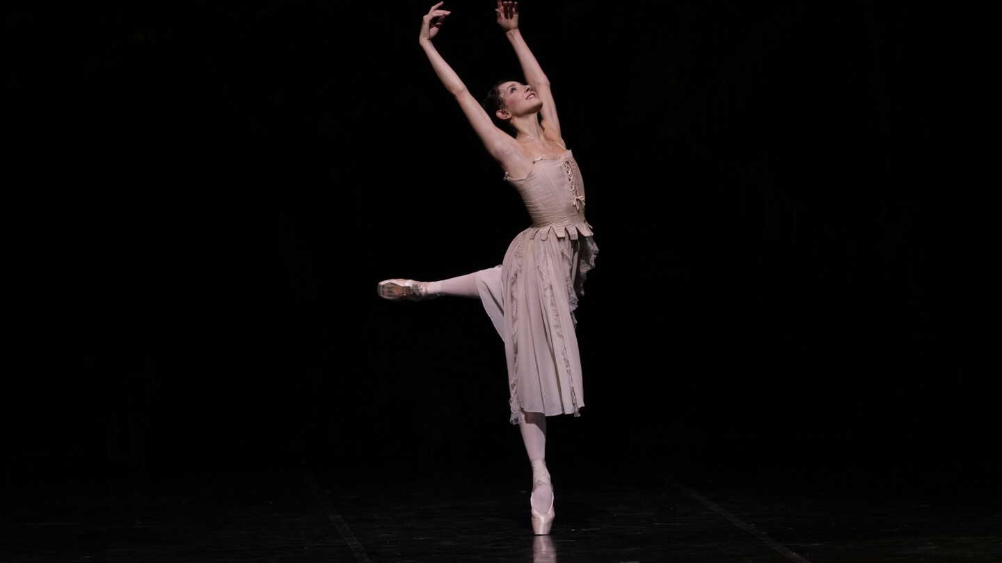 Nicoletta Manni shines as La Scala’s 1st company Etoile principal dancer in nearly 40 years