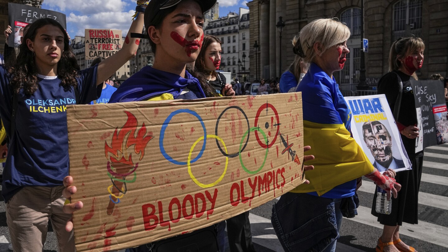 Peaceful pre-Olympic protest in Paris honors fallen Ukrainian athletes