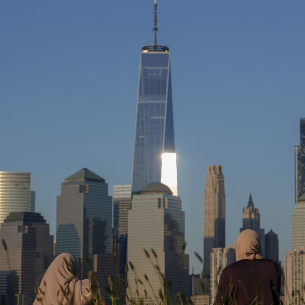 A meteor streaked over the NYC skyline before disintegrating over New Jersey