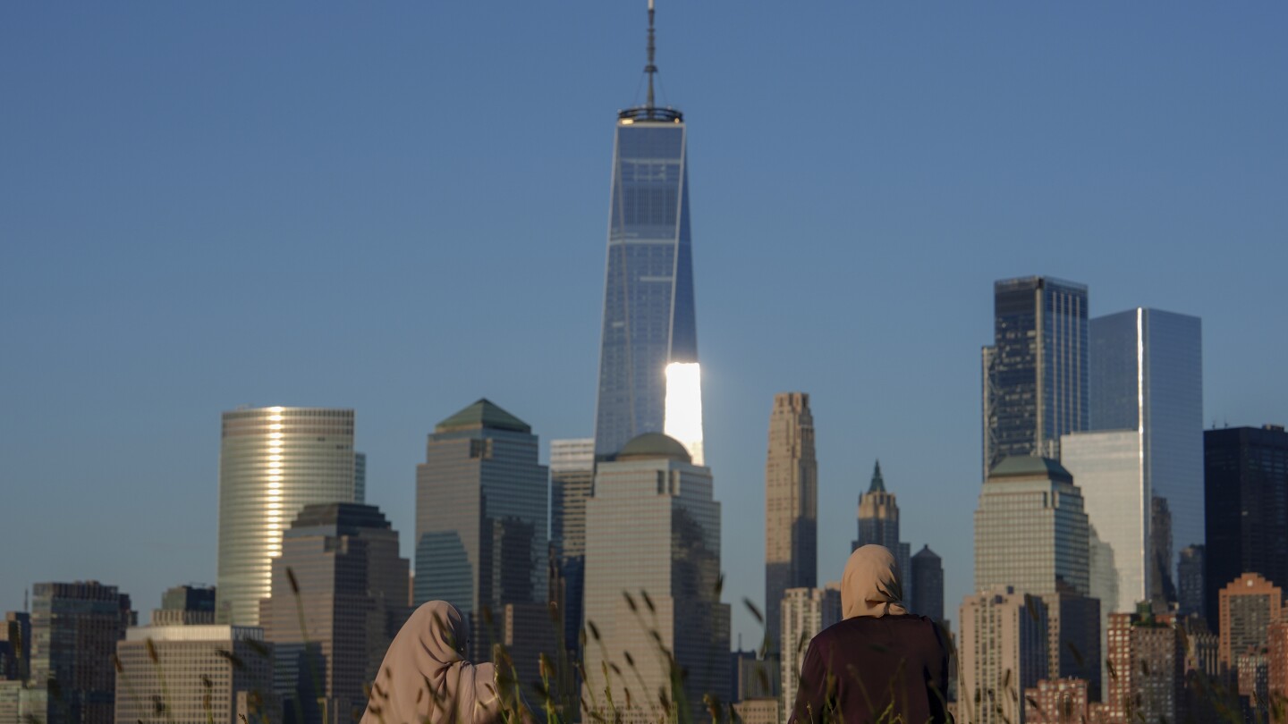 A meteor streaked over the NYC skyline before disintegrating over New Jersey