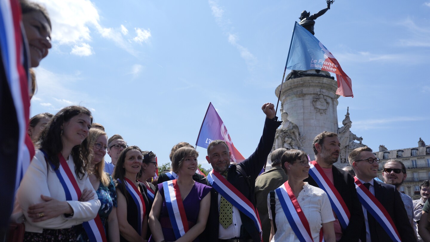 France’s newly elected lawmakers begin choosing a speaker amid political turmoil