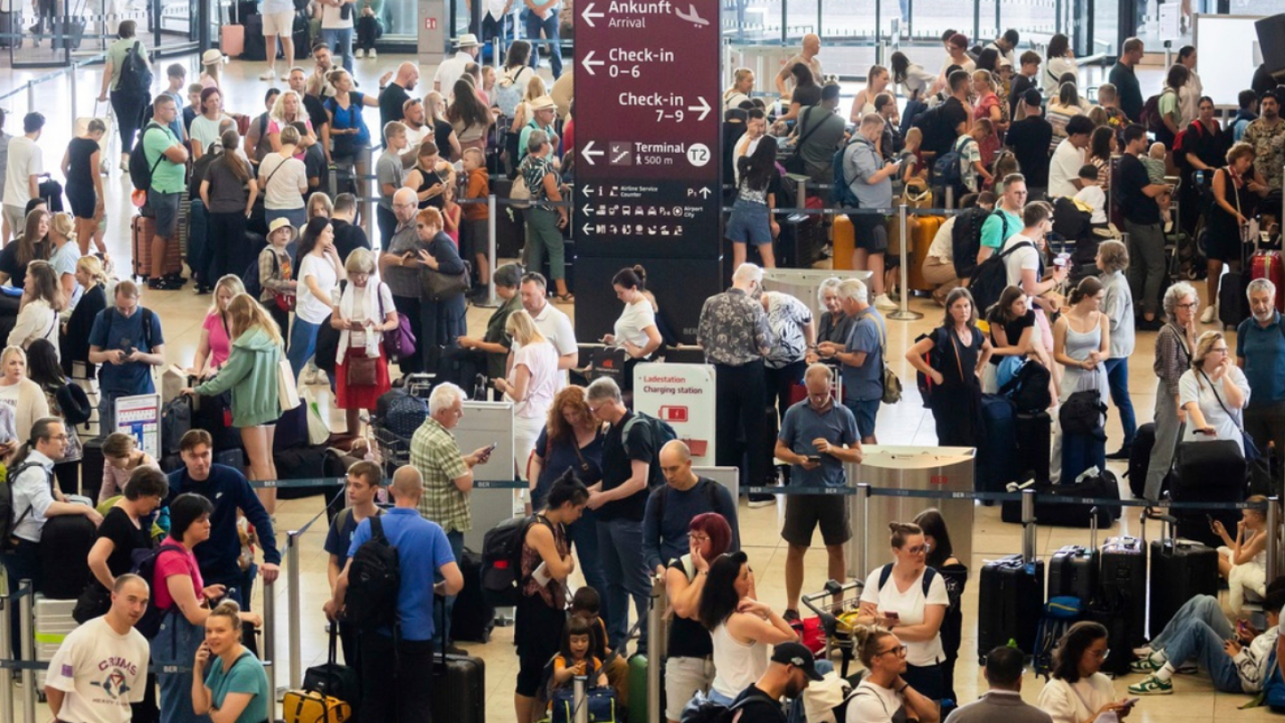 Flights delayed at Berlin airport as widespread technology outage causes disruption around world | AP News