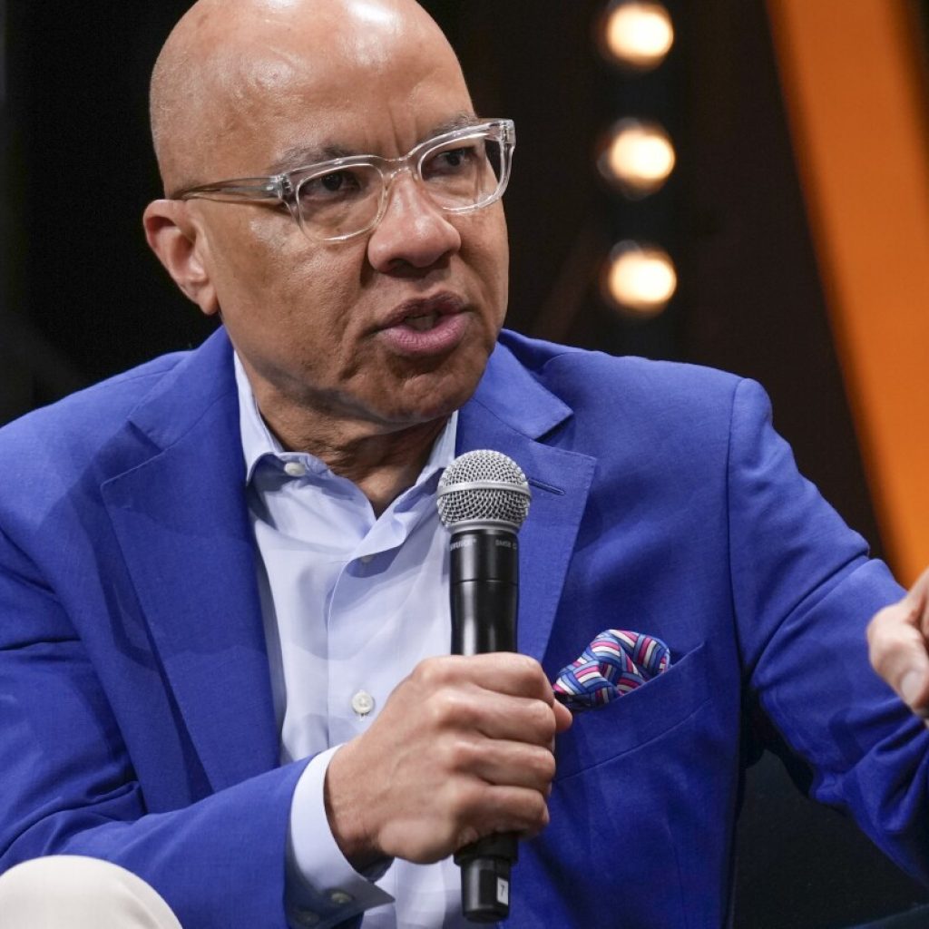 Darren Walker, president of Ford Foundation, will step down by the end of 2025