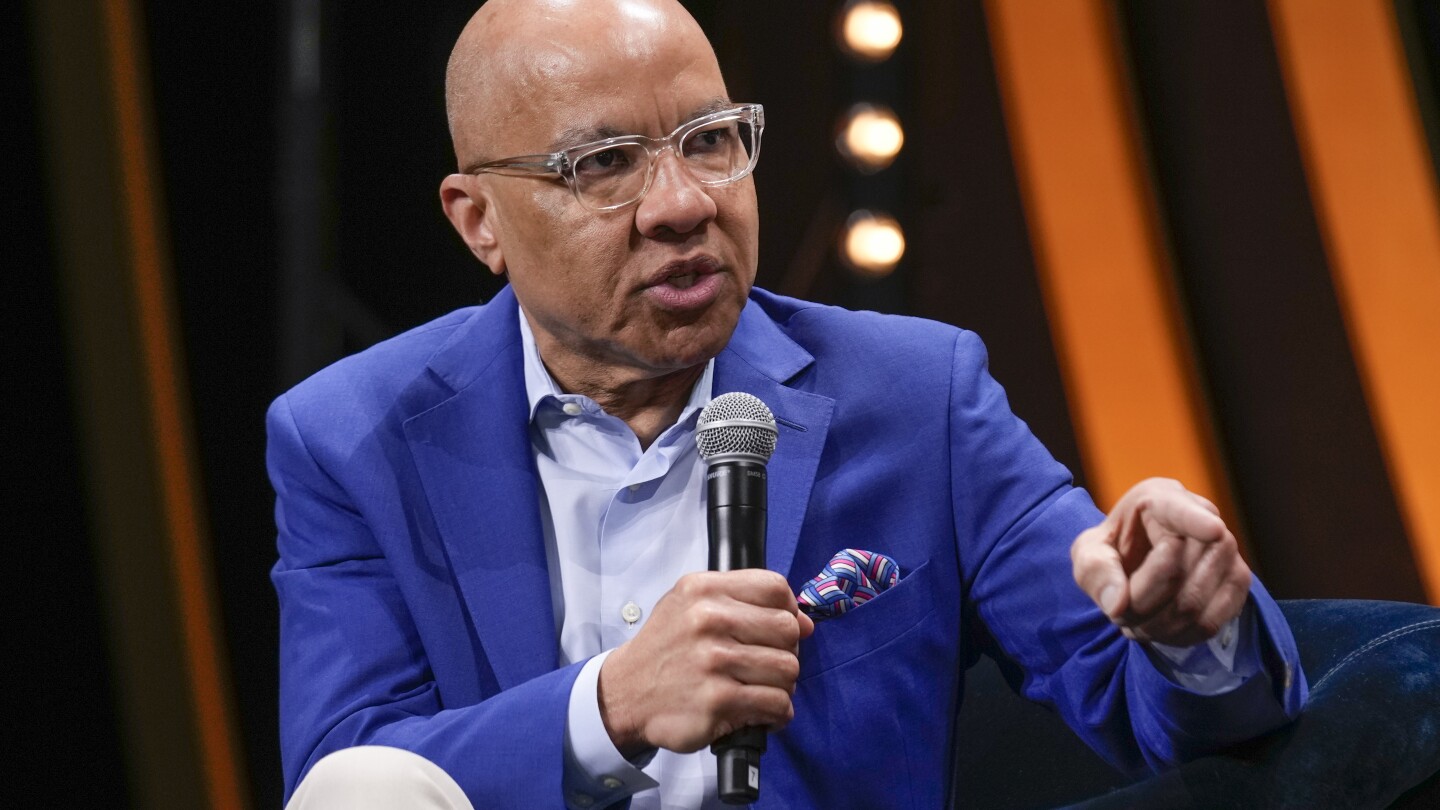 Darren Walker, president of Ford Foundation, will step down by the end of 2025