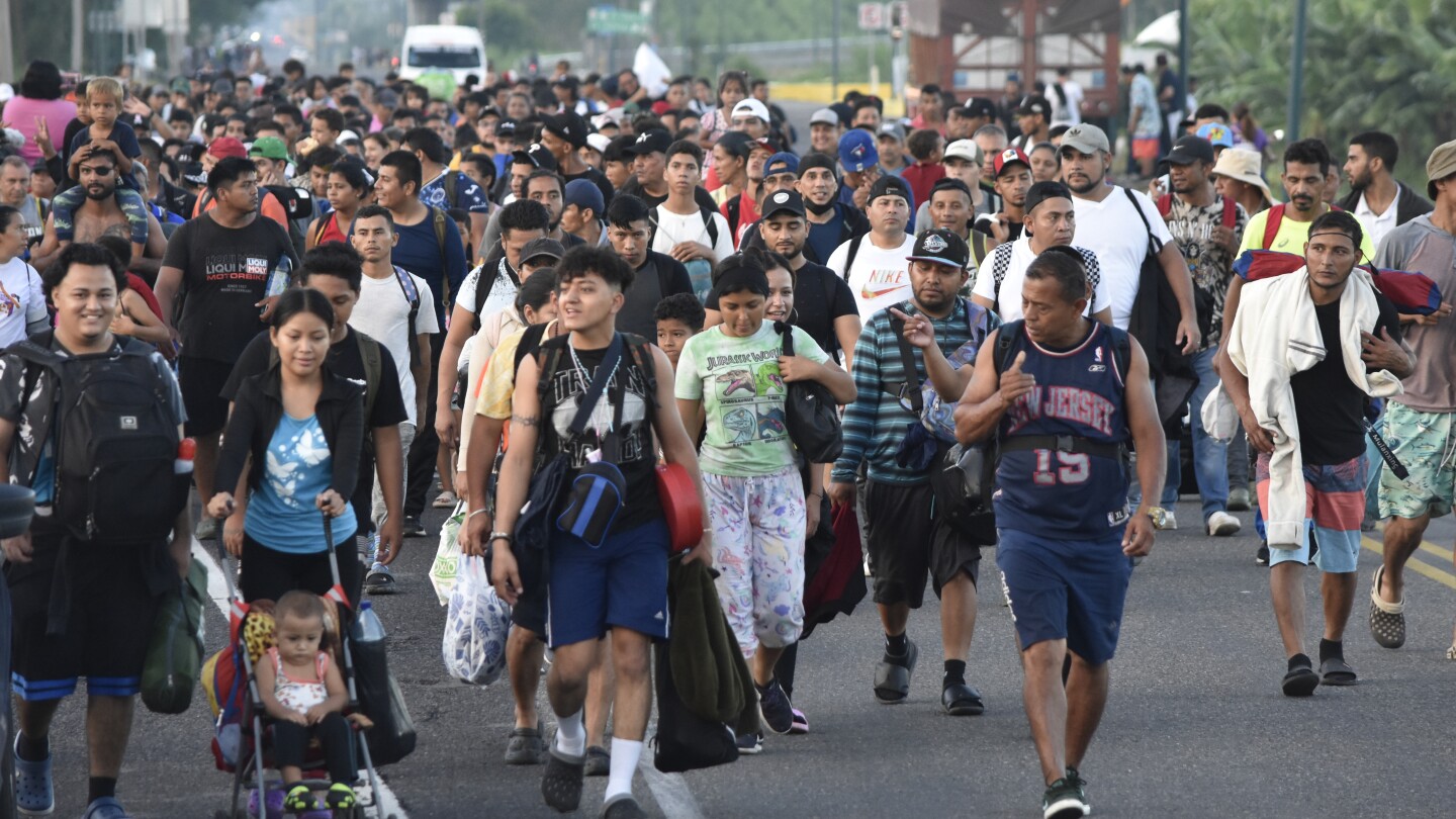 A group of 2,000 migrants advance through southern Mexico in hopes of reaching the US