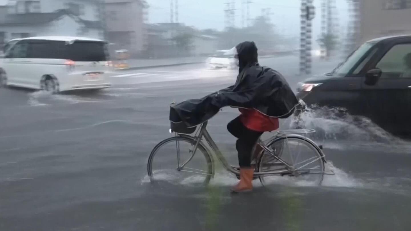 Heavy rainfall pounds northern Japan | AP News