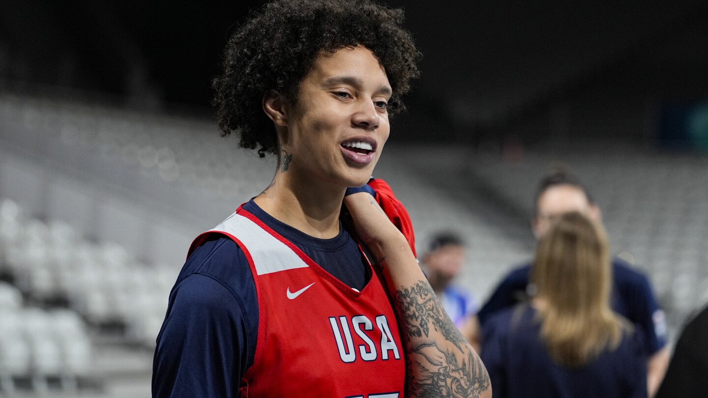 All Aboard! US women’s basketball team arrives at Olympics via train from London