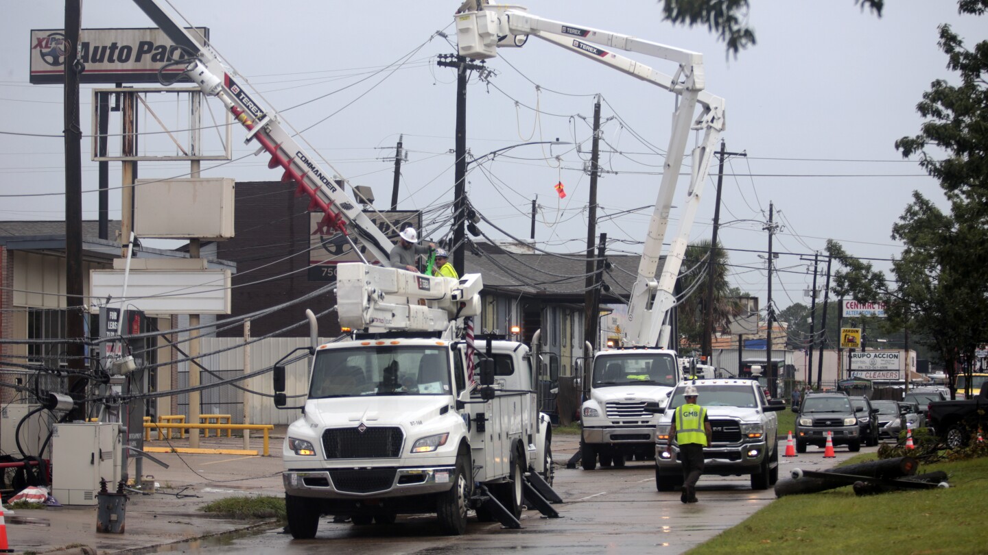 Texas deaths from Hurricane Beryl climb to at least 36, including more who lost power in heat