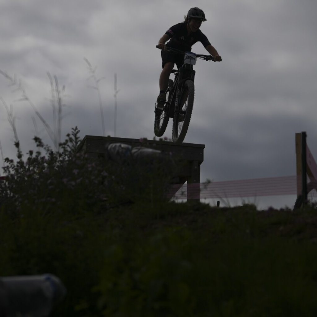 Olympic cyclists criticize the streets of Paris, man-made mountain bike venue as competition begins