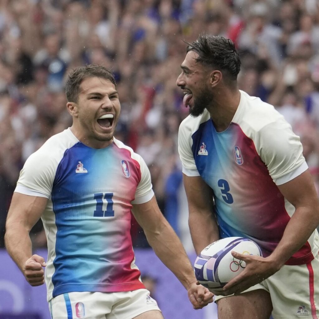 Antoine Dupont helps France into rugby sevens final against 2-time Olympic champion Fiji