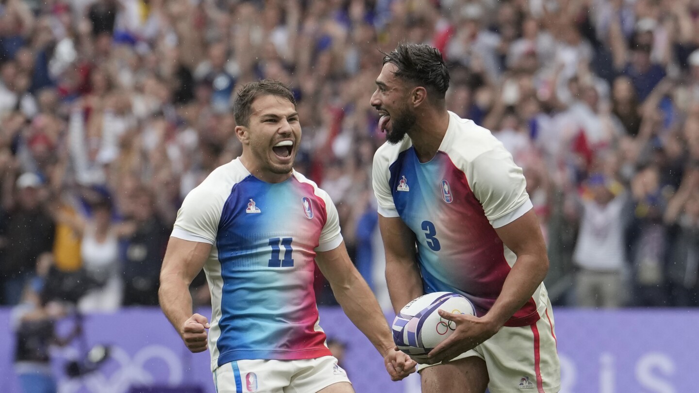 Antoine Dupont helps France into rugby sevens final against 2-time Olympic champion Fiji