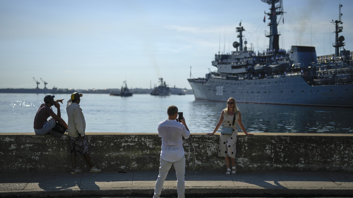 In a show of growing ties, Russian warships make a new visit to Cuban waters