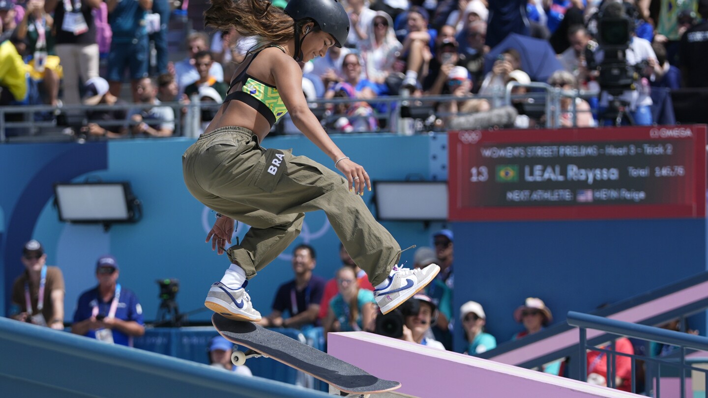 Brazil’s Leal makes the street skateboarding finals despite a tough start to the Paris Olympics