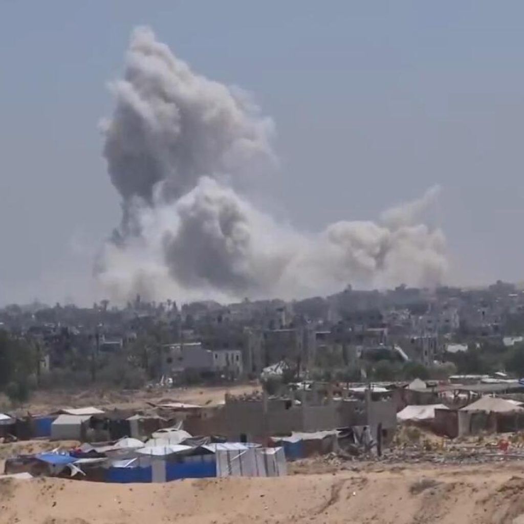 Huge smoke cloud erupts after explosion in southern Gaza | AP News