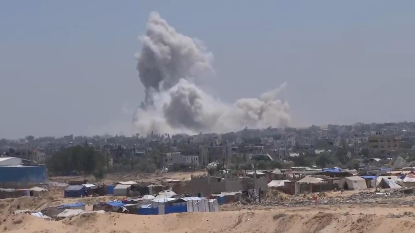 Huge smoke cloud erupts after explosion in southern Gaza | AP News