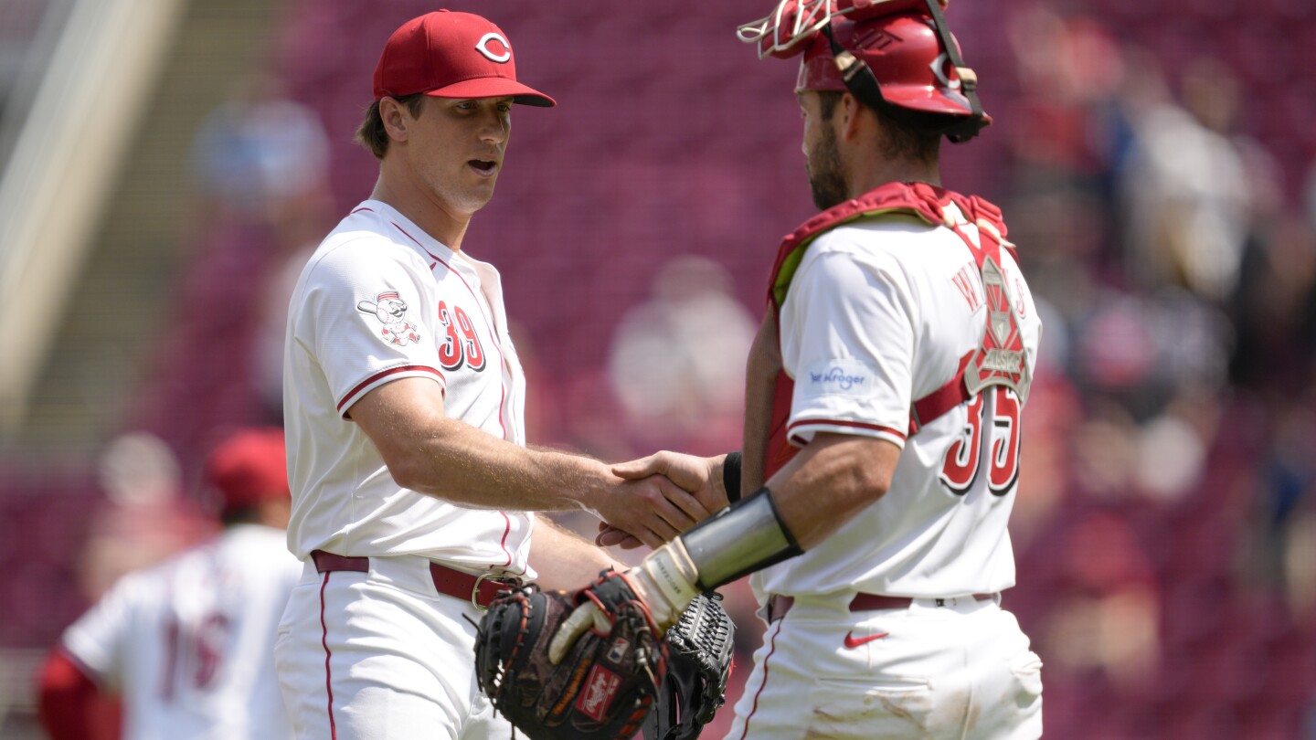 Red Sox beef up bullpen by adding RHP Lucas Sims from the Reds as trade deadline approaches