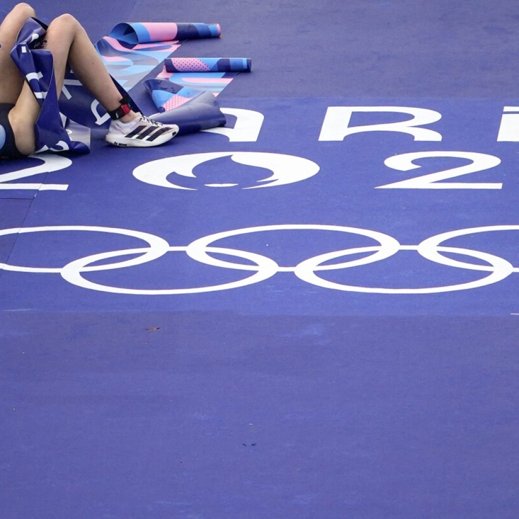 Beaugrand of France wins women’s Olympic triathlon after concerns about water quality in Seine