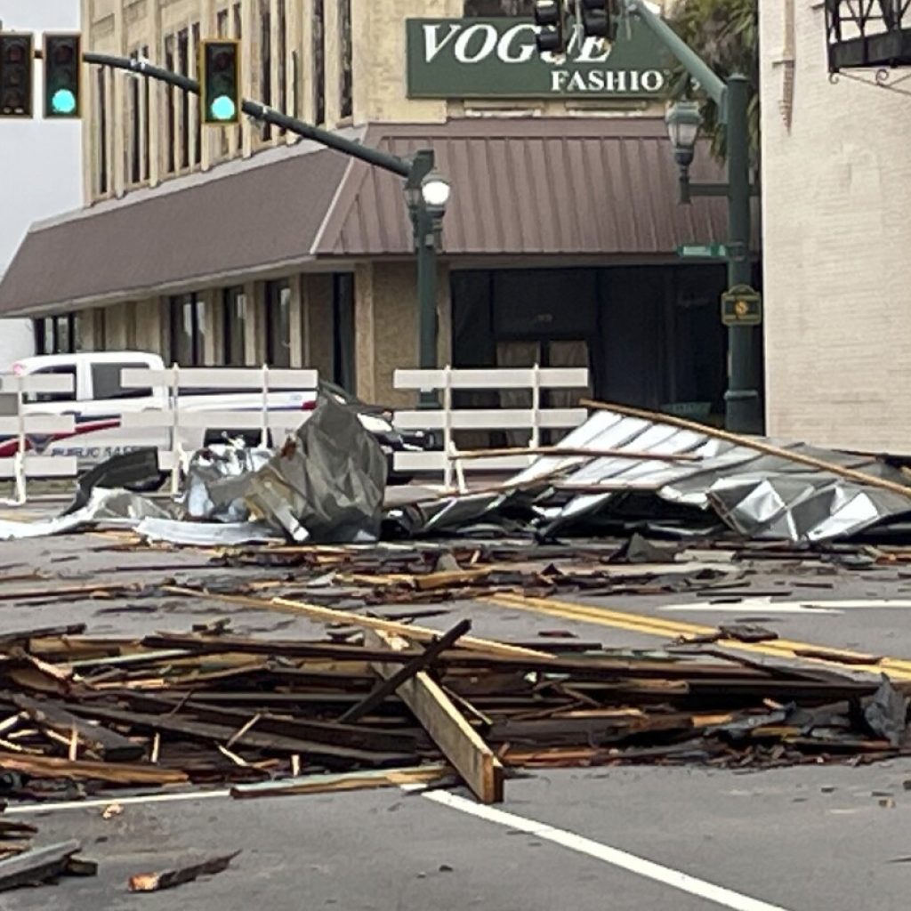 Severe storms in the Southeast US leave 1 dead and cause widespread power outages