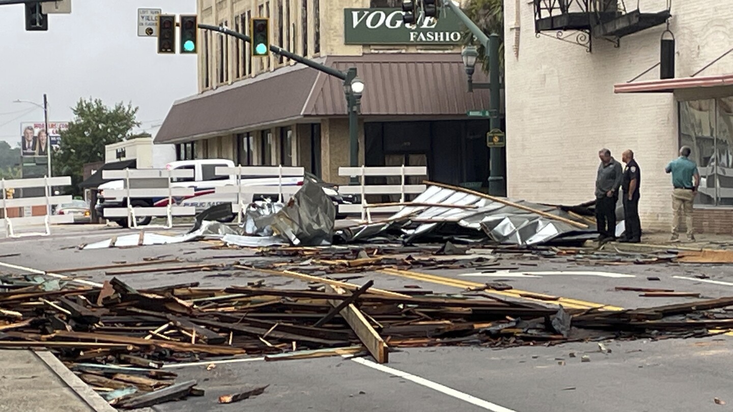 Severe storms in the Southeast US leave 1 dead and cause widespread power outages