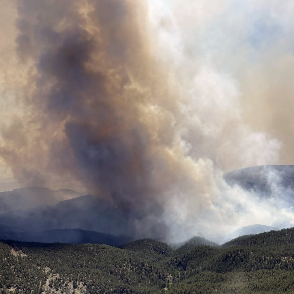 1 person killed in Colorado wildfires as blazes torch large areas of the U.S. West