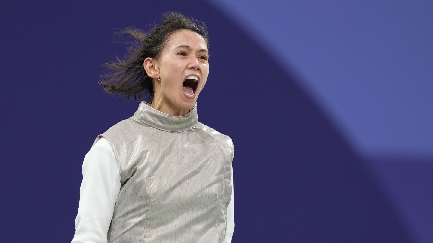 Lee Kiefer and Lauren Scruggs help ensure at least a silver medal for the US in team fencing