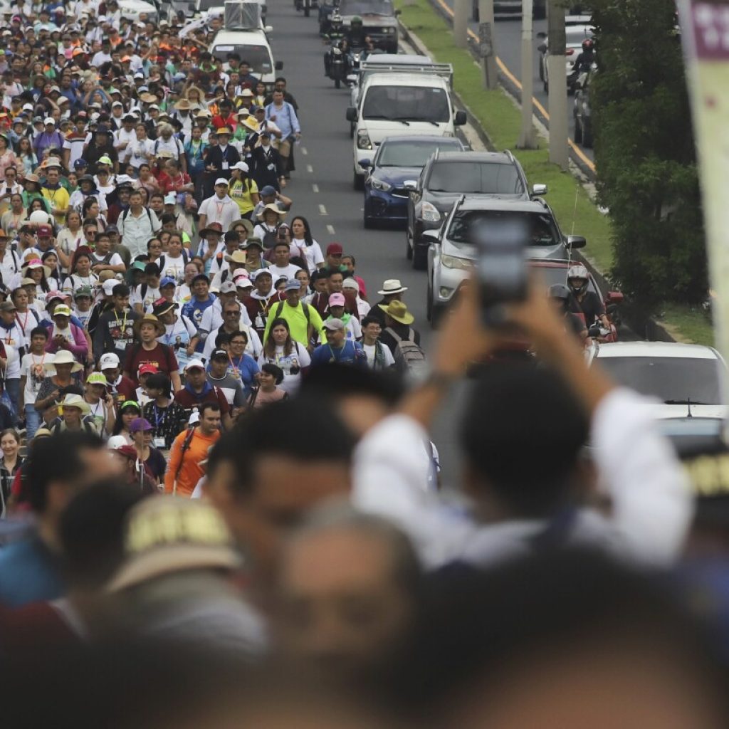 Salvadorans honoring Saint Óscar Romero: During these difficult times, he is like a ray of hope