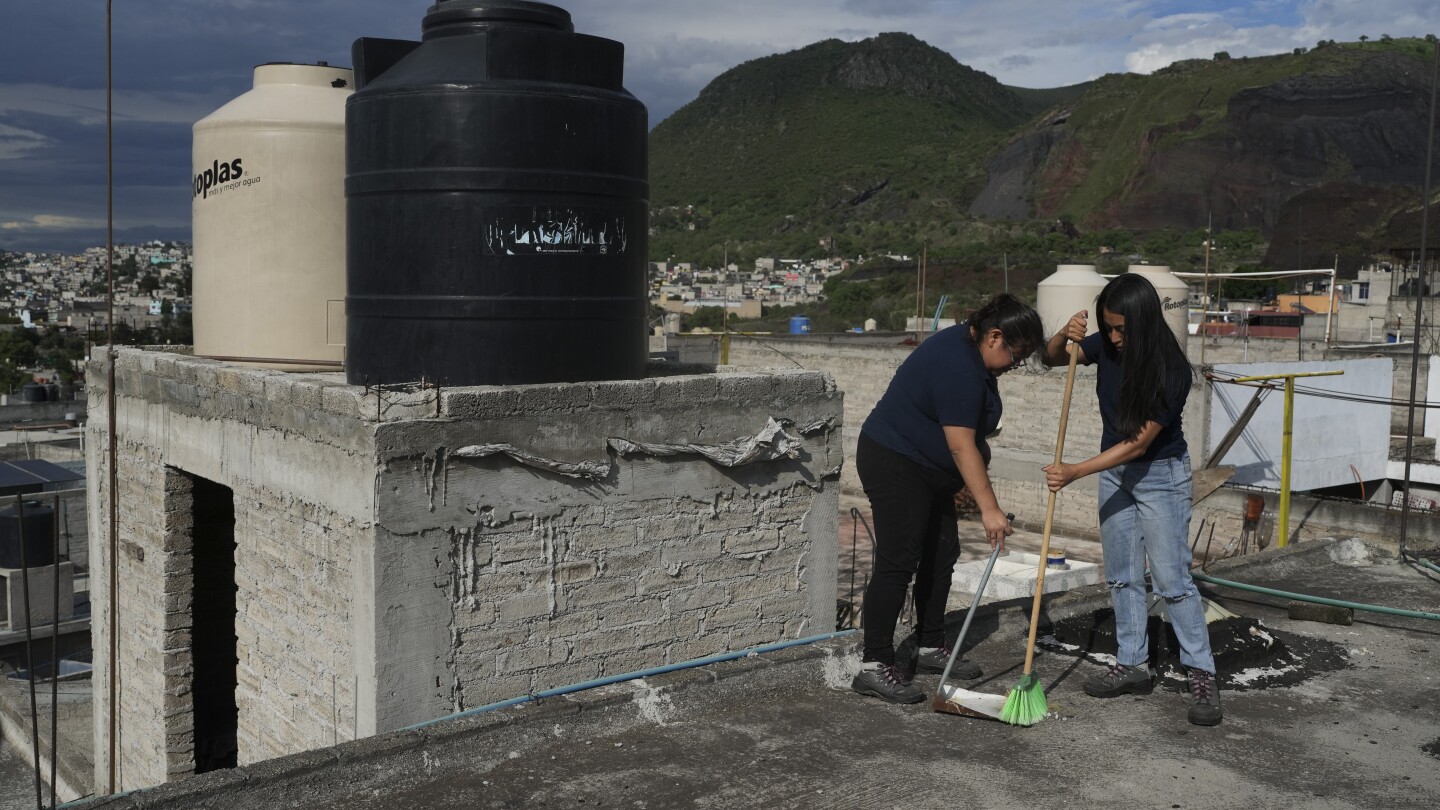 In Mexico City, women water harvesters help make up for drought and dicey public water system