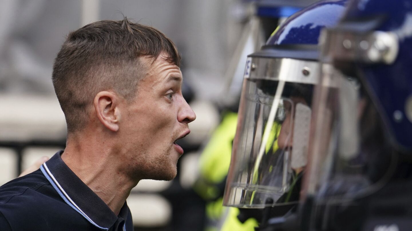 UK police brace for more far-right protests as government warns of tough response