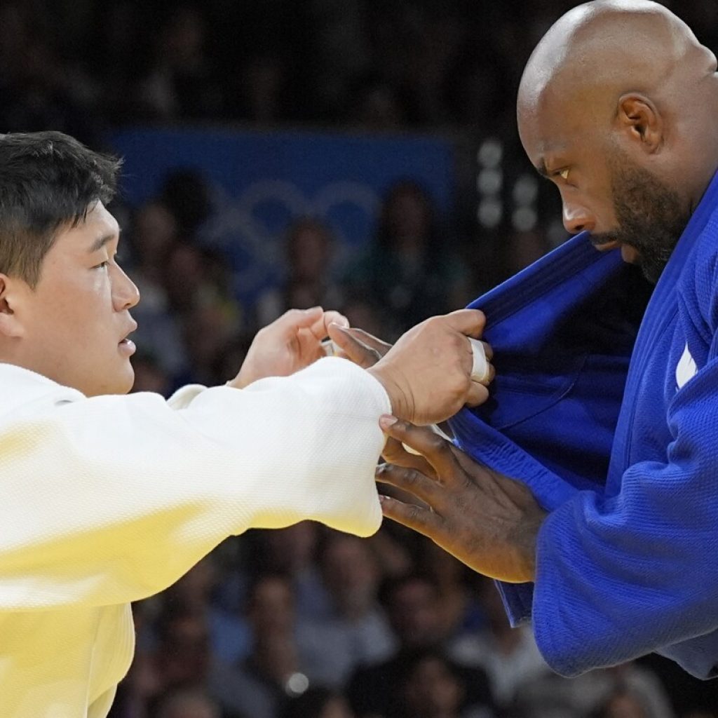 French judo icon Teddy Riner wins his 3rd individual Olympic gold in front of passionate home crowd