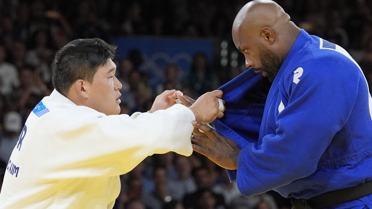 French judo icon Teddy Riner wins his 3rd individual Olympic gold in front of passionate home crowd