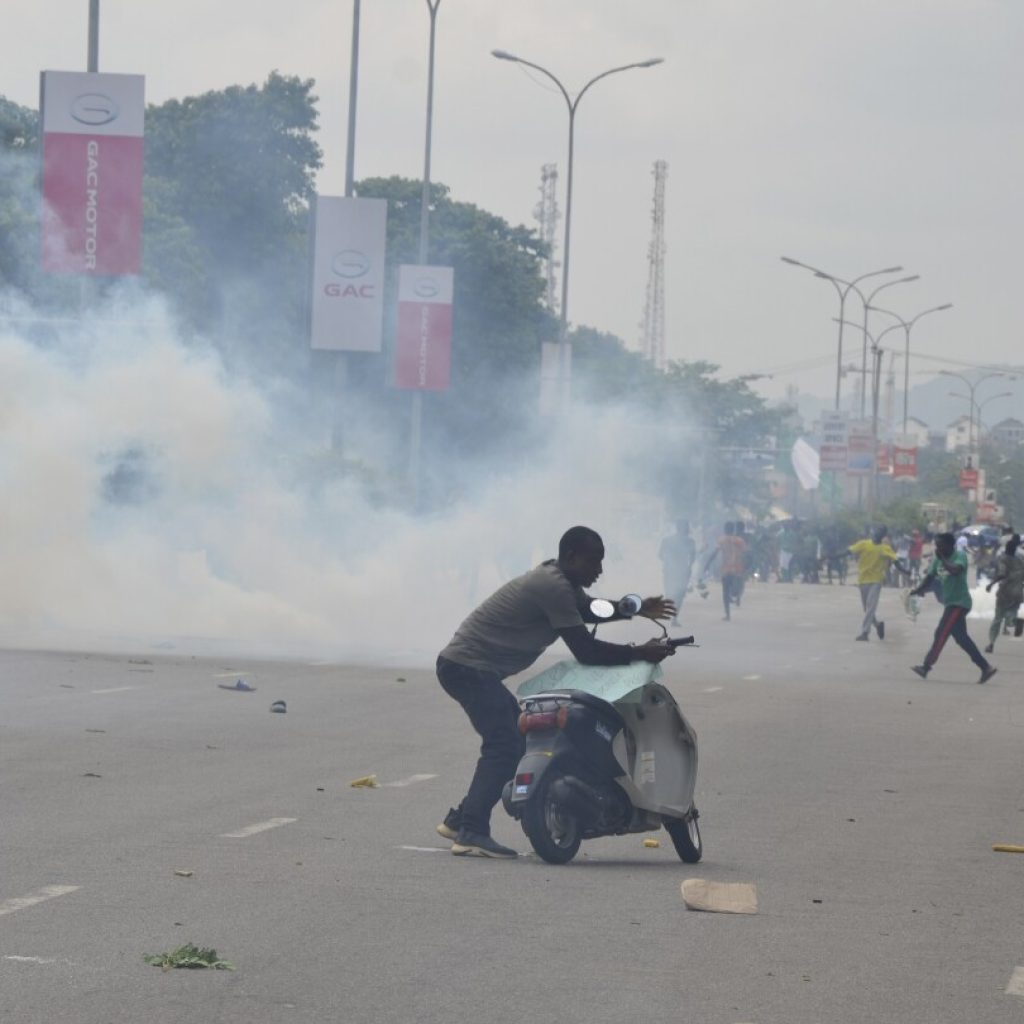 Journalists covering Nigeria protests dodge bullets as police arrest nearly 700 people