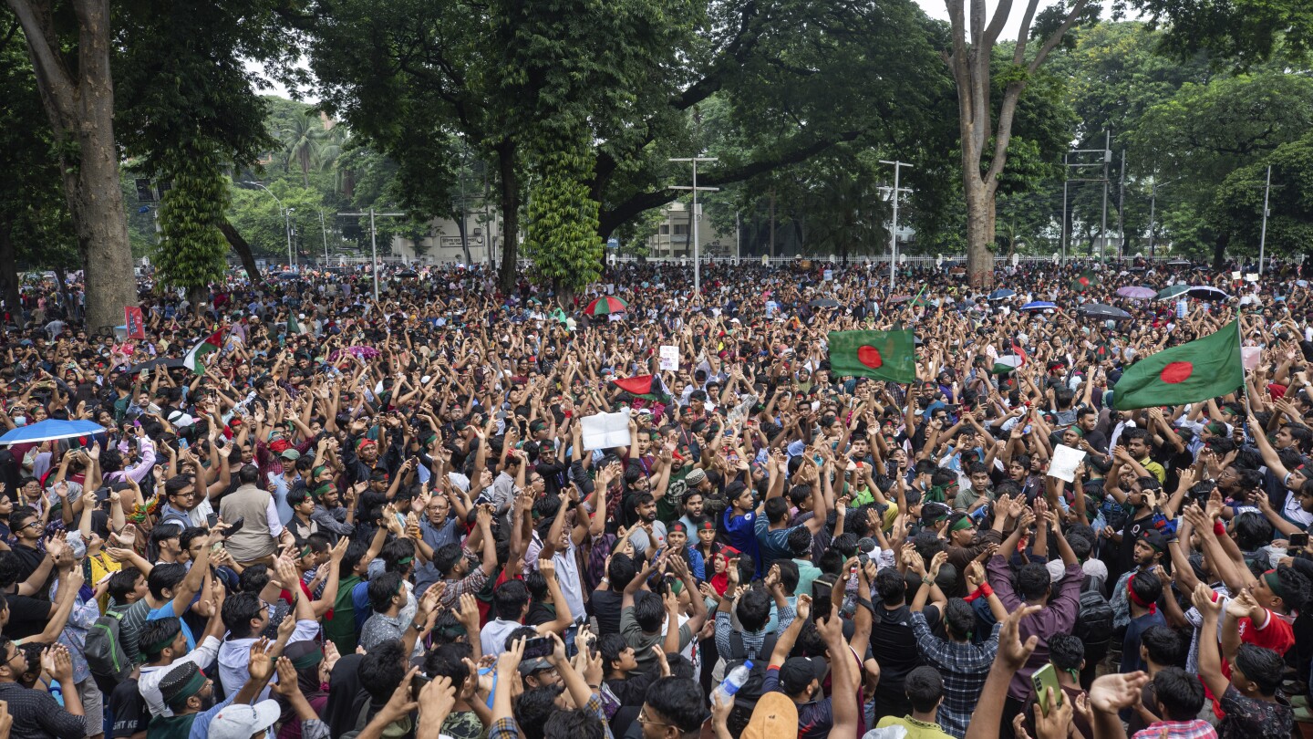 Violence in Bangladesh leaves many people dead, hundreds injured as protests continue