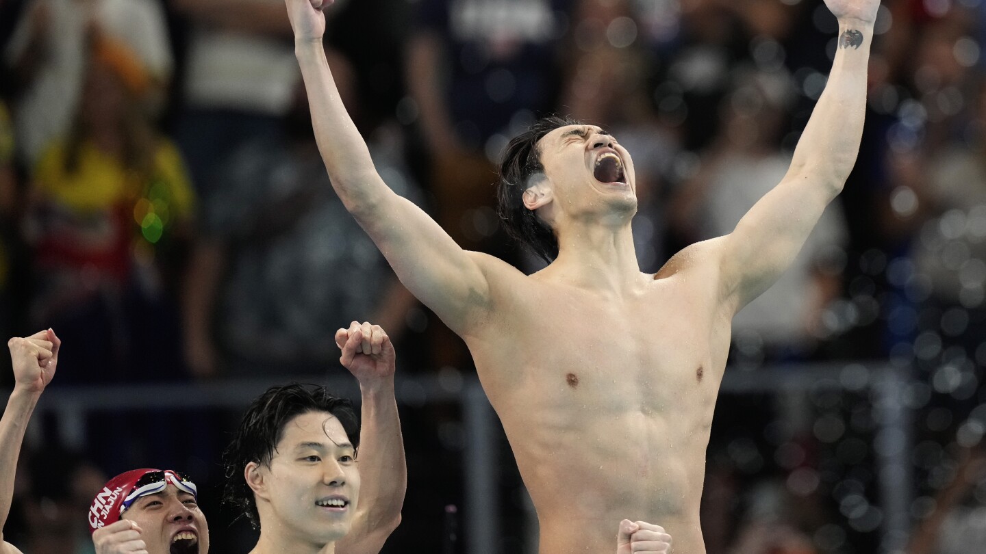 American Bobby Finke sets world record, but US suffers stunning loss in men’s 4×100 medley relay