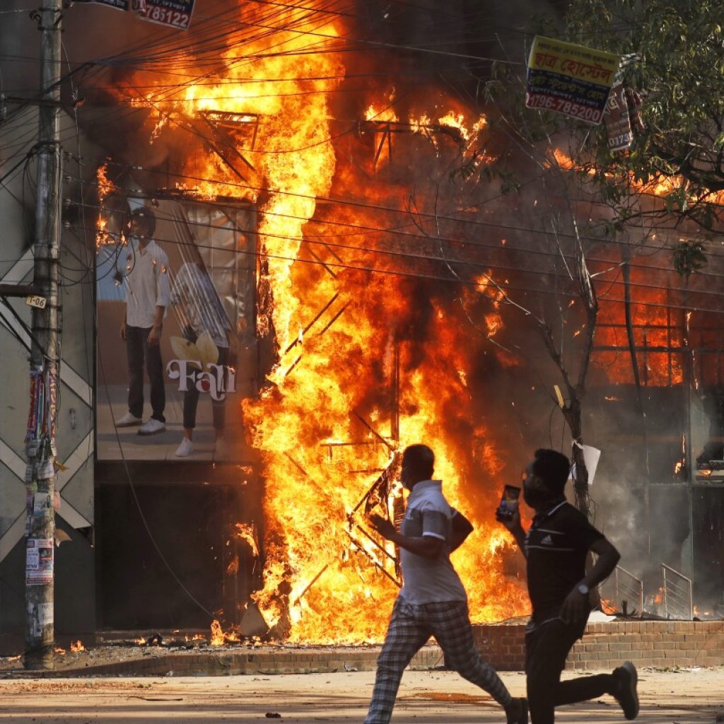 Anti-government protesters in Bangladesh plan to march to capital after a weekend of deadly clashes