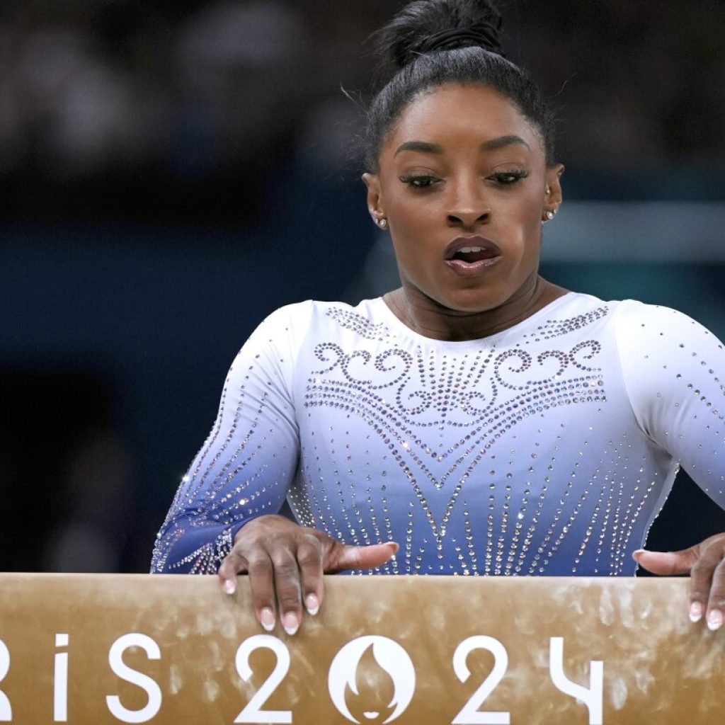 Simone Biles slips off the balance beam during event finals to miss the Olympic medal stand