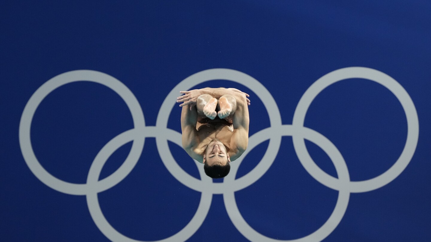 One Extraordinary (Olympic) Photo: Lee Jin-man captures diver at the center of the Olympic rings